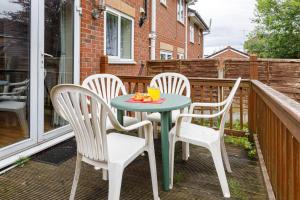 Balkon atau teras di 4 beds Sleeps 5- Elegance Leisure Stay, Oldham