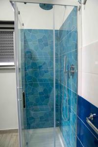 A bathroom at Villa Street Art Még 32 kép