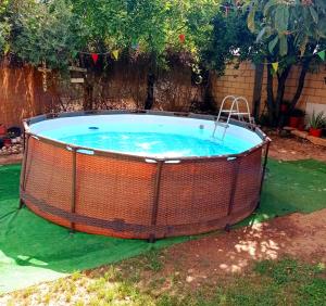 a large hot tub in a yard in a backyard at Casa de Antonio MURCHANTE in Murchante