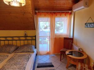 Postel nebo postele na pokoji v ubytování Széplak apartman