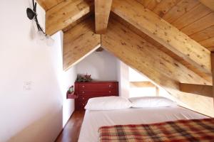 Postel nebo postele na pokoji v ubytování LA PULCE INNEVATA - Agenzia Dolomiti Affitti