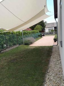 A garden outside Holiday home in Balatonfenyves 27939