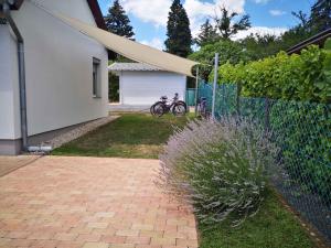 A garden outside Holiday home in Balatonfenyves 27939