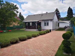 A garden outside Holiday home in Balatonfenyves 27939