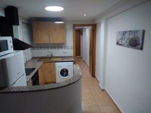 Kuchyň nebo kuchyňský kout v ubytování Apartamento Cullera Playa San Antonio