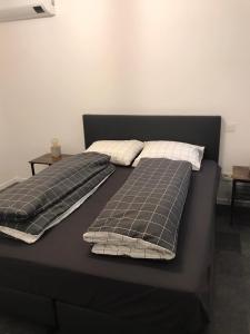 Un pat sau paturi într-o cameră la Vakantiewoning De Kleine Duinberg - Chalet Nr 9