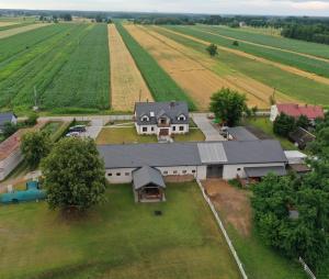 Budynek, w którym mieści się gospodarstwo agroturystyczne