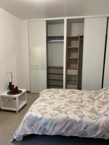 Posteľ alebo postele v izbe v ubytovaní T2 climatisé st victor Vieux Port et Plage des catalans 13007
