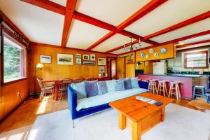 a living room with a blue couch and a table at Notch Lodge in Franconia