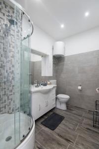 Kúpeľňa v ubytovaní Pleasure Sea View Apartment Zadar + 28 fotografií