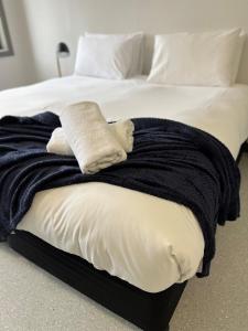 two beds with white sheets and a blue blanket at Comfort Inn Centrepoint Motel in Lismore