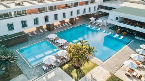 an overhead view of a swimming pool in a building at Hotel Real Ica in Ica