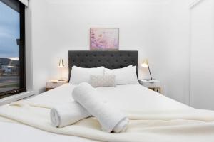 Ένα ή περισσότερα κρεβάτια σε δωμάτιο στο ResortStyle 4BR House with parking
