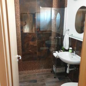 Kúpeľňa v ubytovaní Fit Paradise Apartman