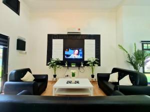 Gallery image of Private 4Bedroom Villa Pool,BBQ,Karaoke, Afamosa Resort in Kampong Alor Gajah