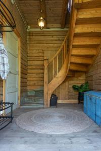 a room with a wooden staircase in a house at Feriehus med flott havutsikt ved Hauklandstranden in Leknes