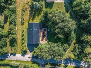 una vista aérea de un edificio en un campo con árboles en 10 person holiday home in V ggerl se, en Bøtø By