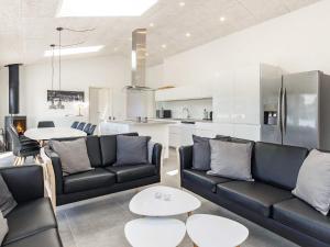 Køkken eller tekøkken på 10 person holiday home in Løkken-By Traum