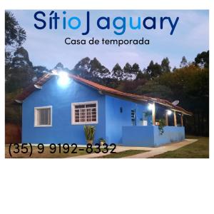a house with lights on the side of it at Sítio jaguary in Camanducaia