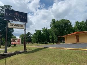 Gallery image of Executive Inn in Rusk