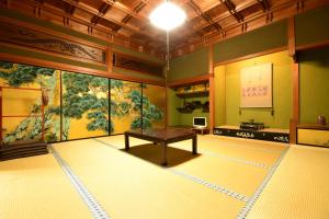 Kuchyň nebo kuchyňský kout v ubytování 高野山 宿坊 大明王院 -Koyasan Shukubo Daimyououin-
