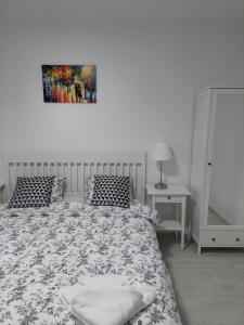 Postel nebo postele na pokoji v ubytování Vila de pe Lac Amara