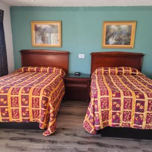 En eller flere senge i et værelse på Economy inn