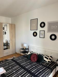 Posteľ alebo postele v izbe v ubytovaní Superbe appartement en centre-ville, 20min de Paris, 5 min d'Enghien