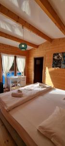 Säng eller sängar i ett rum på Olympos Village Relaxury Hotel