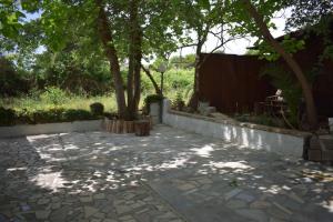 a patio with a tree and a fence at Taverna Costa dei Trabocchi in Fossacesia