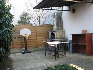 Fotografia z galérie ubytovania Twin-Magnolias Condo with Garden, Parking & EV Station v Záhrebe
