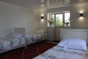 Postel nebo postele na pokoji v ubytování Guest House Akbermet + 10 fotografií
