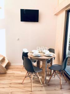 a dining room with a wooden table and chairs at DOMIKO in Mikoszewo