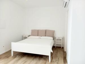 A bed or beds in a room at Dolce Dimora Charme Mare