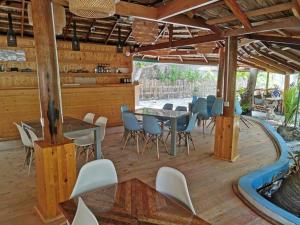 Restaurace v ubytování Origami Inn Himandhoo