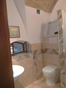 a bathroom with a toilet and a sink at L'Alcova dei Grifoni in Ascoli Satriano +39 photos