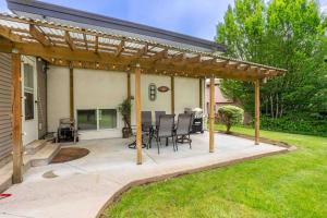 Bright & Serene ~ Central Location ~ BBQ ~ Pkg