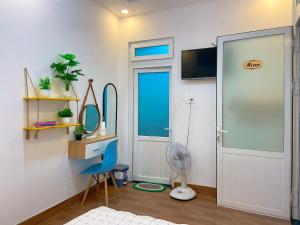 a room with a door and a fan and a mirror at Trang Nguyen House in Da Lat
