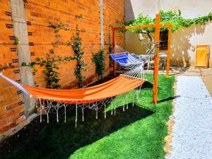 Ein Garten an der Unterkunft Albergue Villares de Orbigo