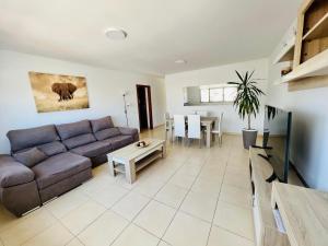 a living room with a couch and a table at Apartamento Muelle Deportivo in Las Palmas de Gran Canaria