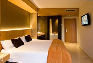 Posteľ alebo postele v izbe v ubytovaní Hotel Barrameda