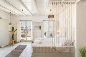Posteľ alebo postele v izbe v ubytovaní Nevma Naousa Boutique Apartment