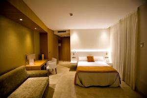 Posteľ alebo postele v izbe v ubytovaní Hotel Barrameda