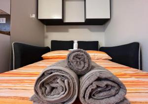 A bed or beds in a room at Grazioso Appartamento a 10 min da MXP