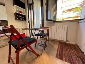 A television and/or entertainment centre at Grazioso Appartamento a 10 min da MXP
