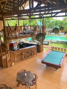 Billiards table sa Glamping Alona