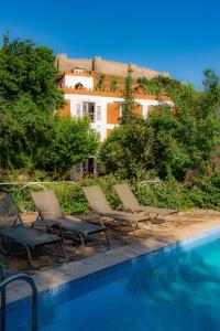 The swimming pool at or close to Hotel Kalehan