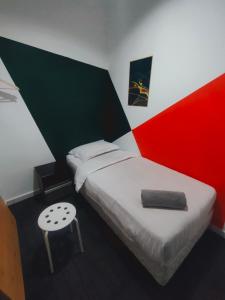Кровать или кровати в номере Allbes Parklands Hotel