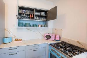 مطبخ أو مطبخ صغير في Blue villa - 5 bedrooms with private pool