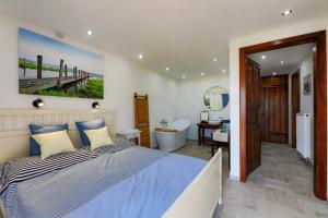 Posteľ alebo postele v izbe v ubytovaní Fishing & Golf Kisleshegy Balatonudvari Vendégház